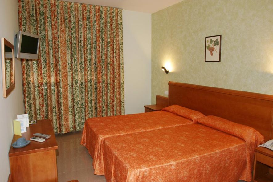 Hotel Fonda Neus Sant Sadurní dʼAnoia Buitenkant foto