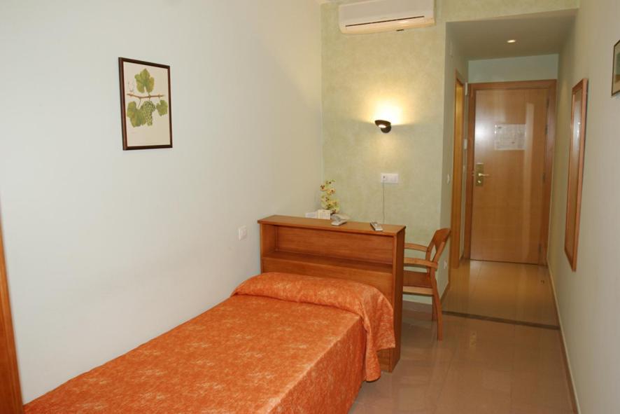 Hotel Fonda Neus Sant Sadurní dʼAnoia Buitenkant foto