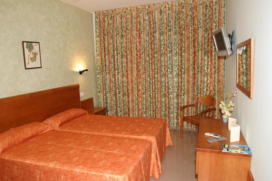 Hotel Fonda Neus Sant Sadurní dʼAnoia Buitenkant foto