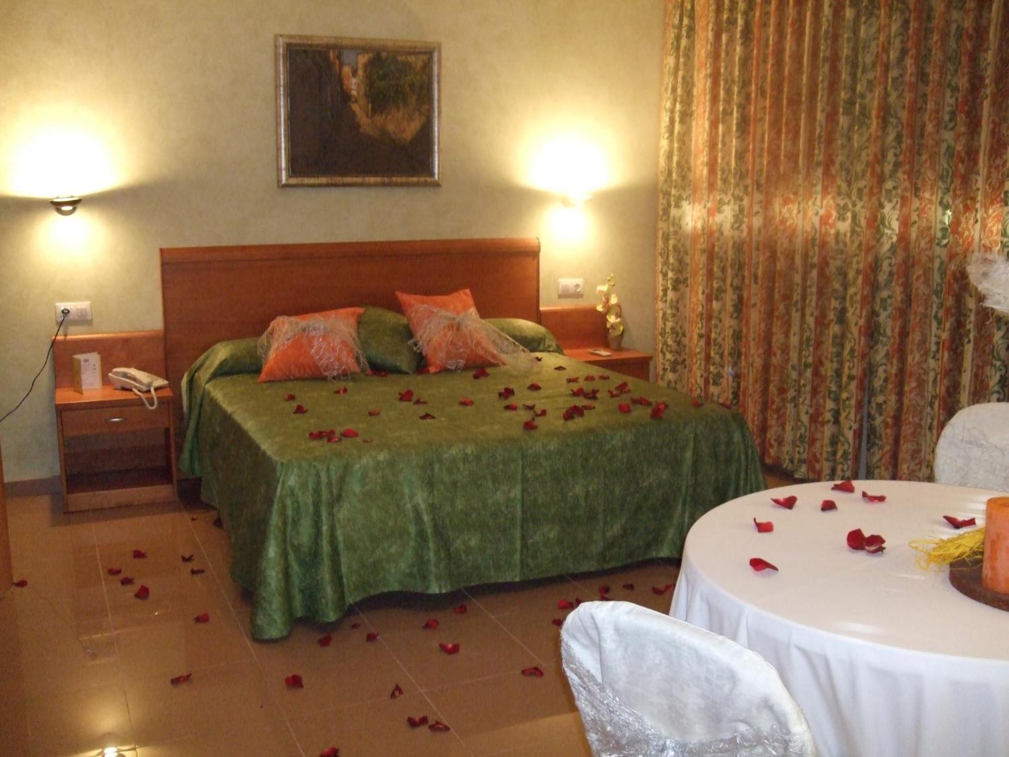 Hotel Fonda Neus Sant Sadurní dʼAnoia Buitenkant foto