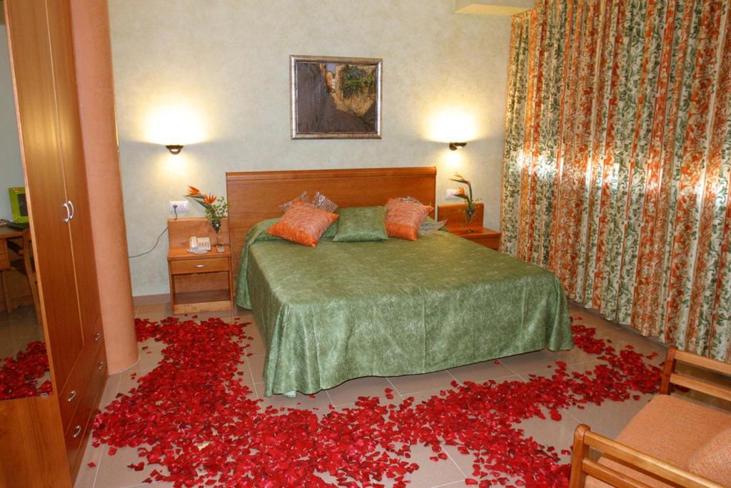 Hotel Fonda Neus Sant Sadurní dʼAnoia Buitenkant foto