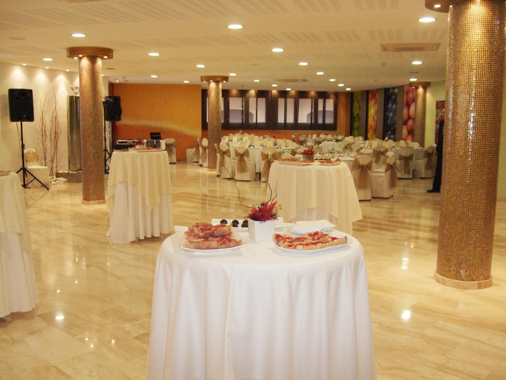 Hotel Fonda Neus Sant Sadurní dʼAnoia Buitenkant foto