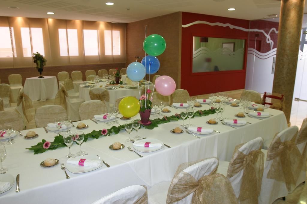 Hotel Fonda Neus Sant Sadurní dʼAnoia Buitenkant foto