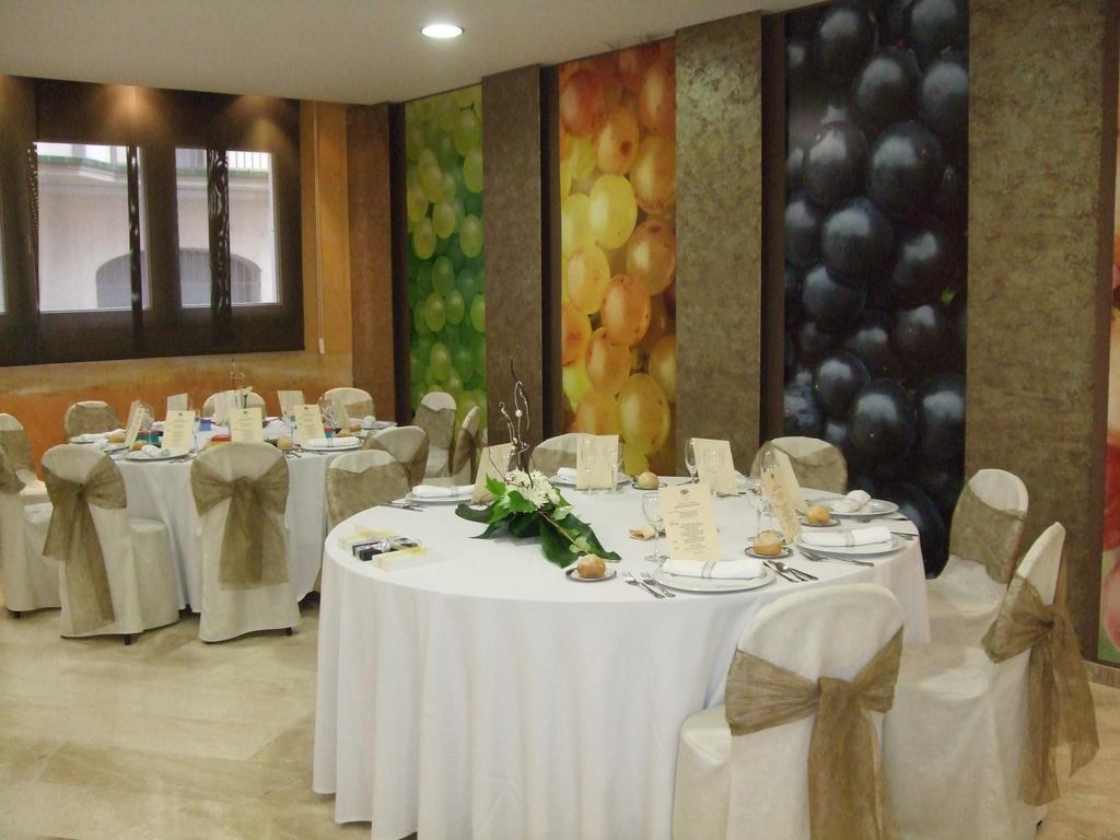 Hotel Fonda Neus Sant Sadurní dʼAnoia Buitenkant foto