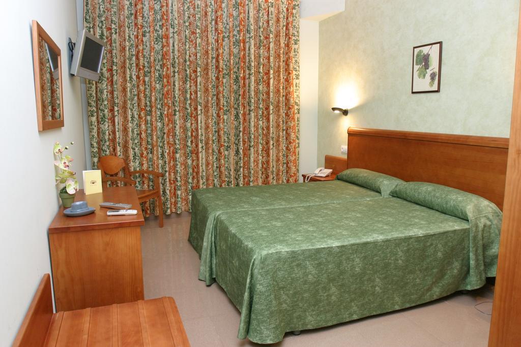 Hotel Fonda Neus Sant Sadurní dʼAnoia Buitenkant foto