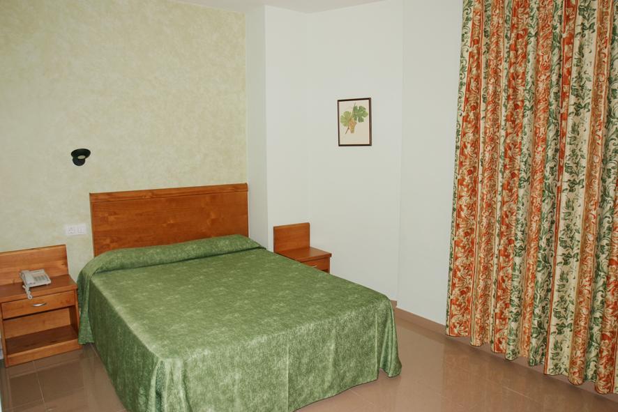 Hotel Fonda Neus Sant Sadurní dʼAnoia Buitenkant foto